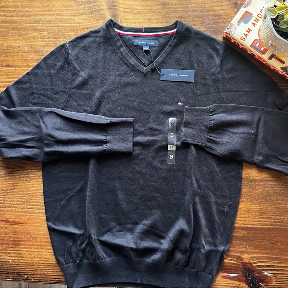 Tommy Hilfiger Black Sweater NWT - Picture 3 of 3